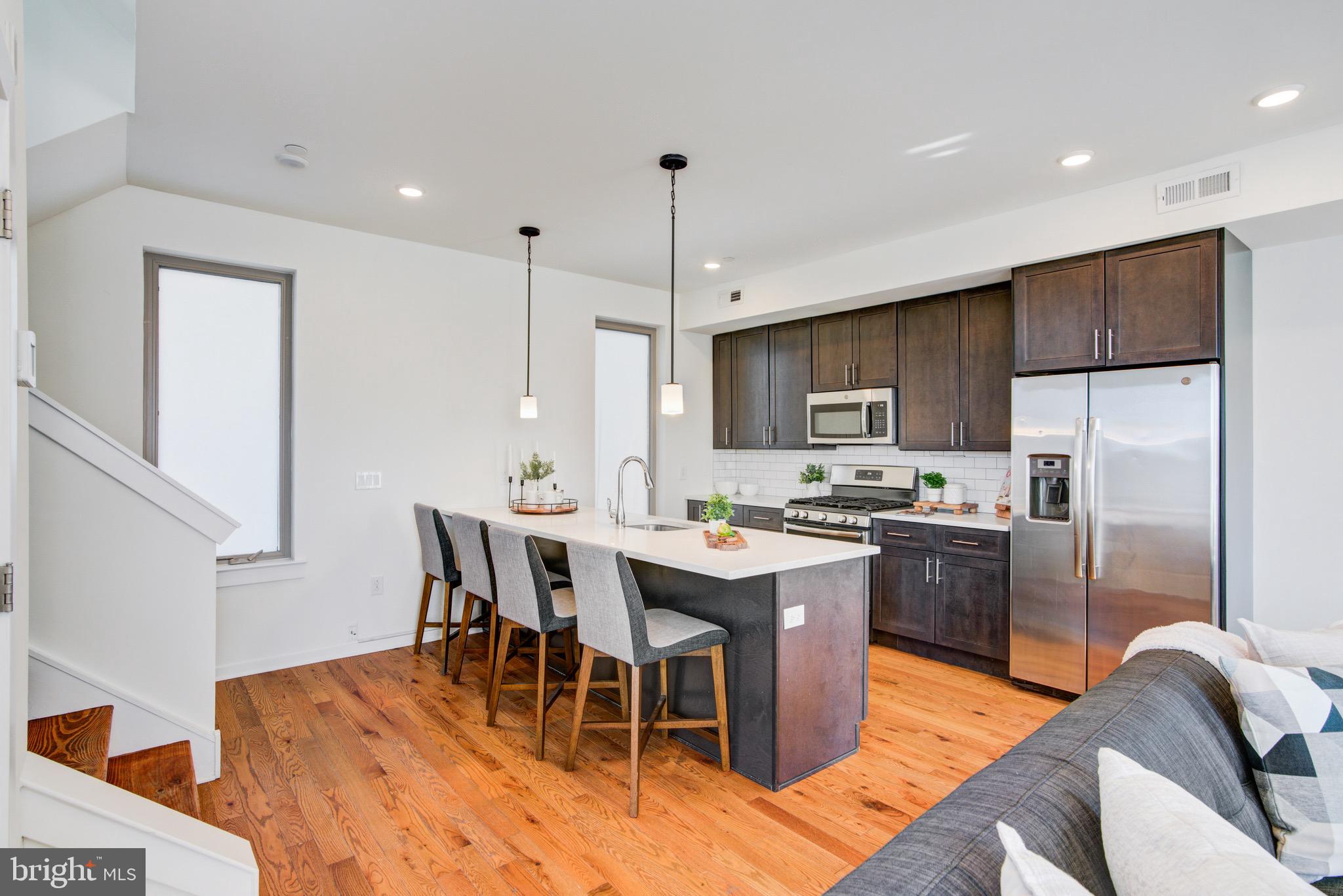 EAST KENSINGTON - Residential