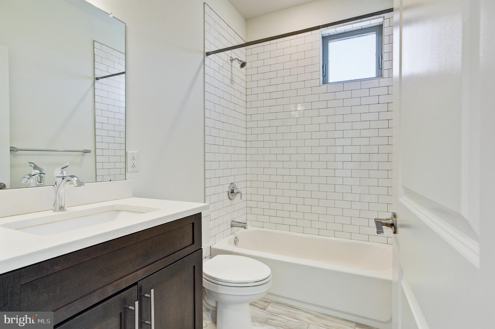 EAST KENSINGTON - Residential