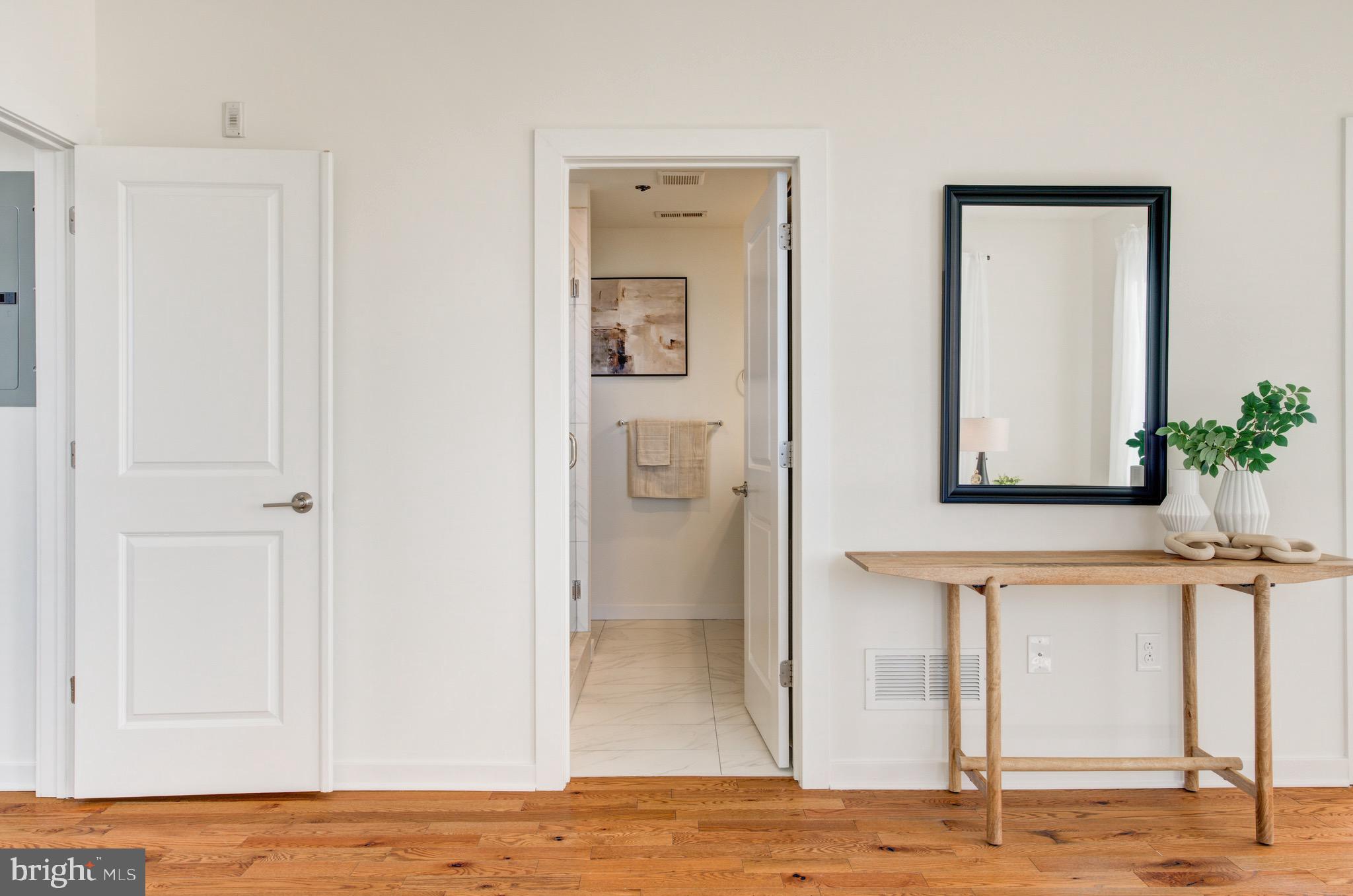 EAST KENSINGTON - Residential