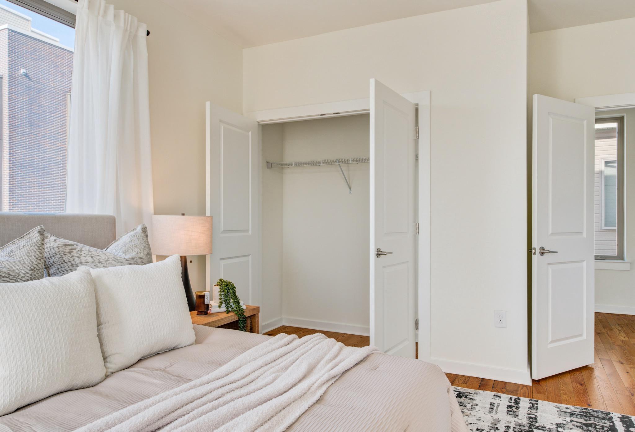 EAST KENSINGTON - Residential