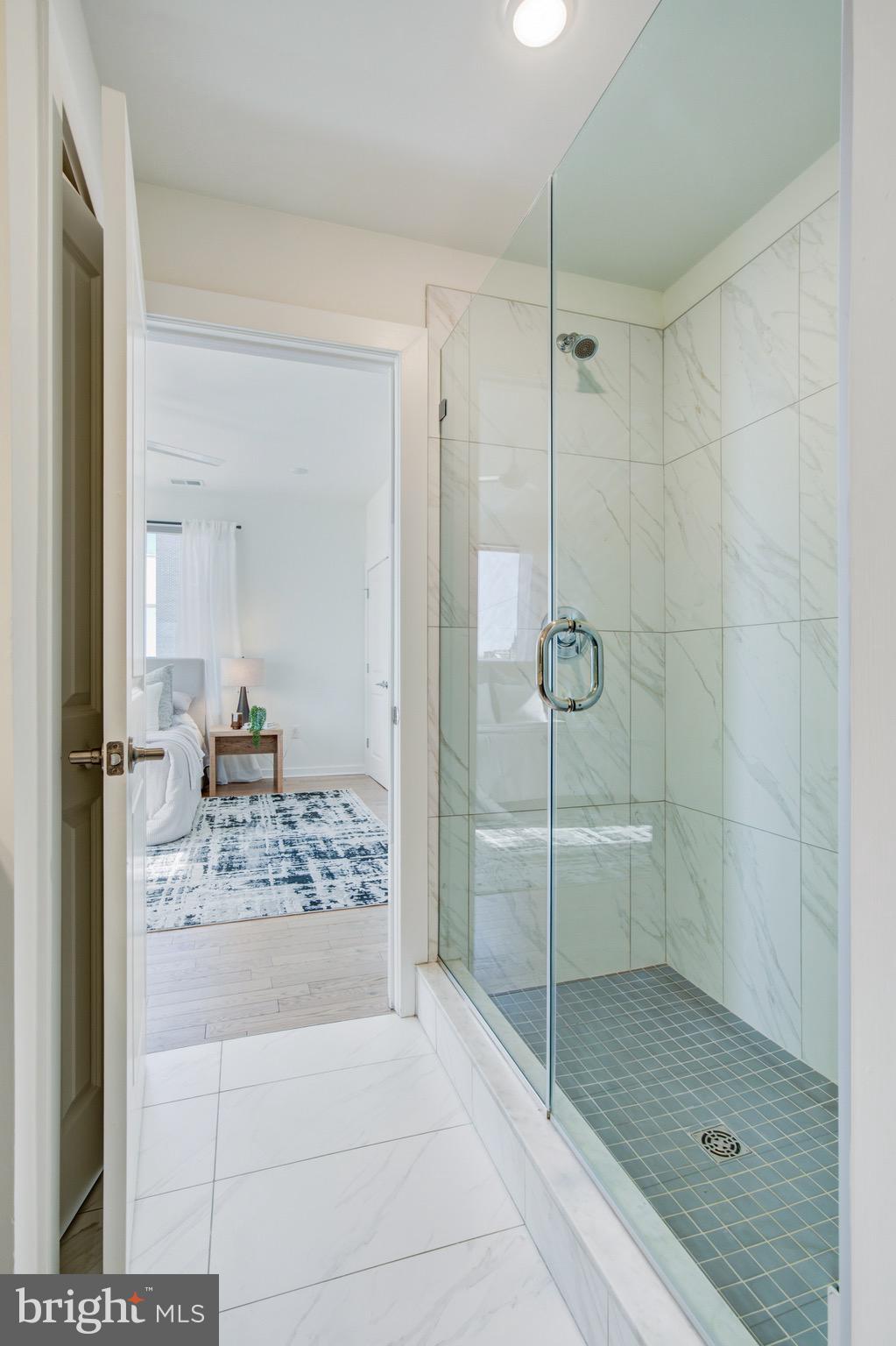 EAST KENSINGTON - Residential