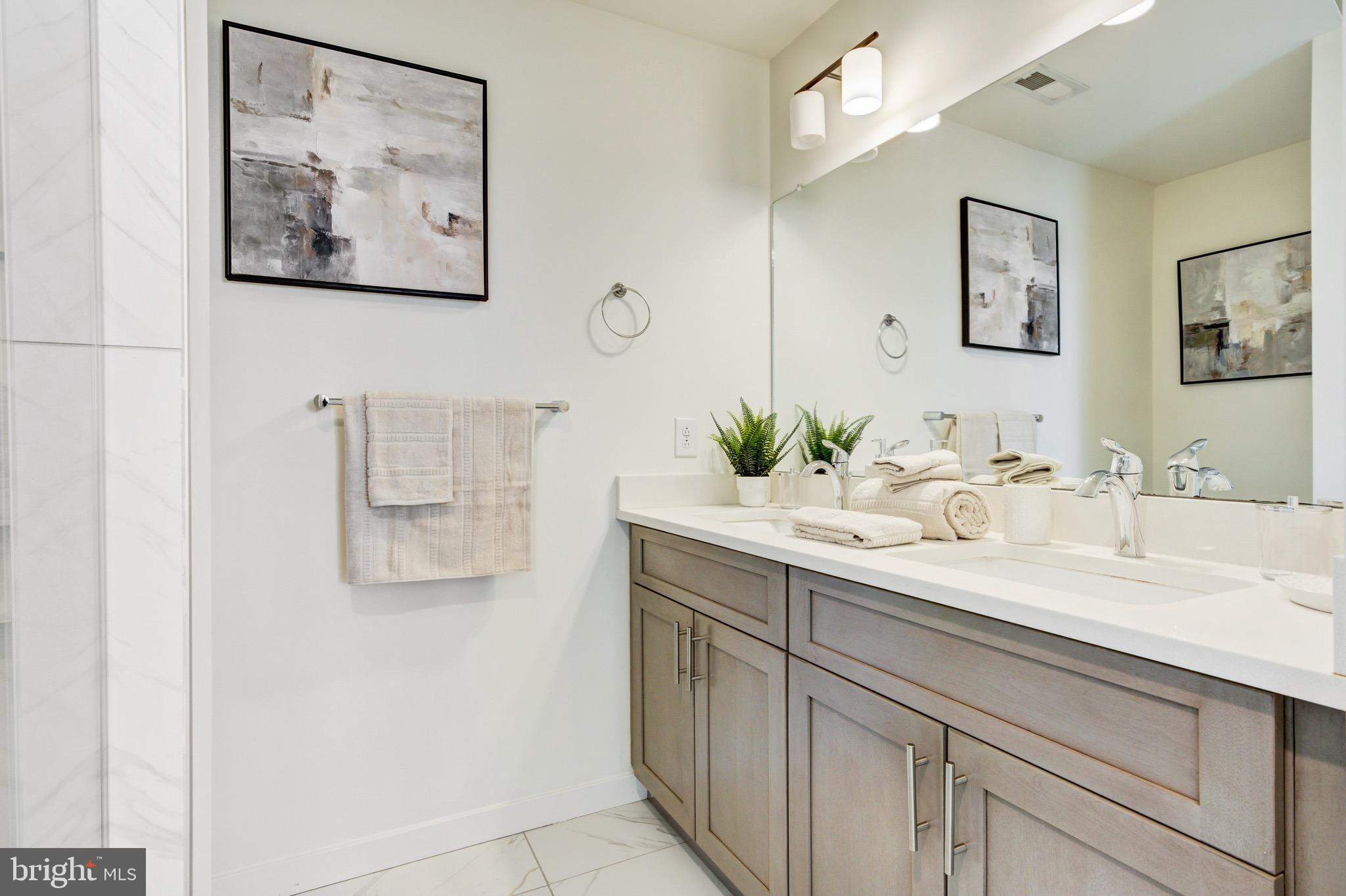 EAST KENSINGTON - Residential