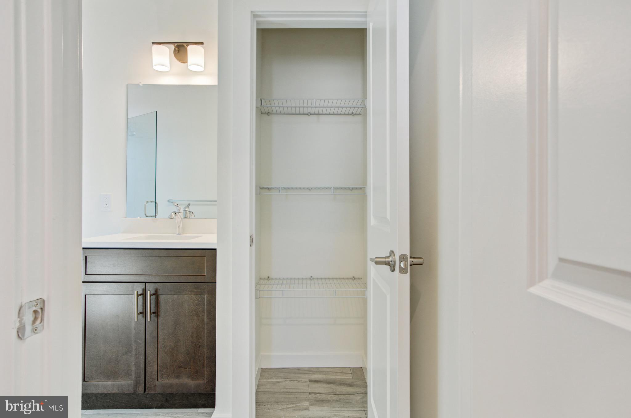 EAST KENSINGTON - Residential