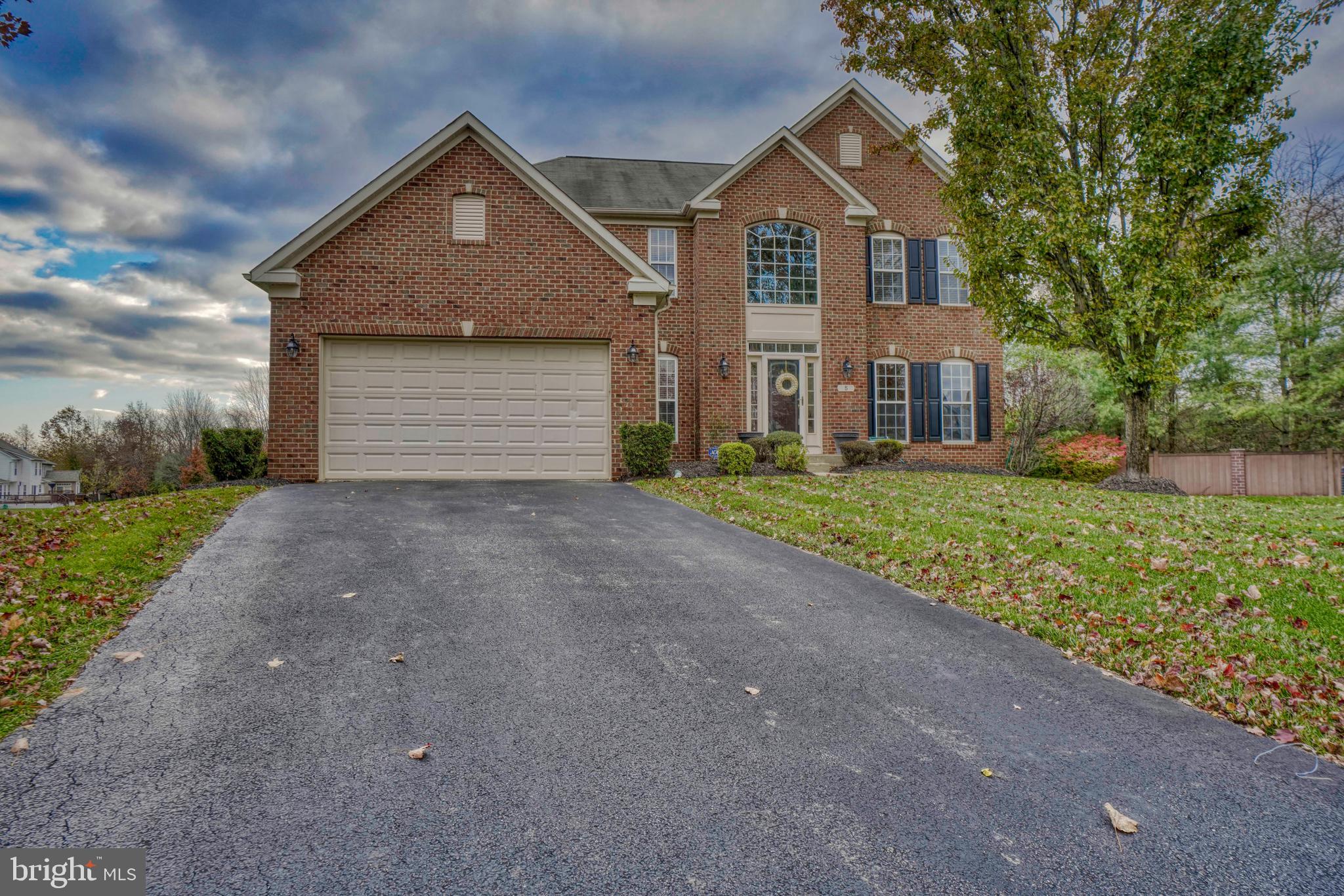 Absolutely exquisite larger floor plan 4,000sf Victoria model 4/2/1 home in the desirable Statewood Estates. Close proximity all local shopping, main roads and conveniences. This home is on the private and quiet Maggies Court cul-de-sac. Enter into the two story foyer and notice the crown and wainscoting finishes around the impressive staircase that lead to the large primary suite with walk-in-closet, sitting area and all other generously sized bedrooms/office space. Home features well maintained hardwood flooring throughout main and upper floors. The main floor was built for family and entertaining guests with the formal living and dining room space on the right, connecting to the gorgeous large gourmet eat-in kitchen with oversized sunken family and adjoining sun rooms on the left and rear of the house. If all this space isn't enough and the weather is co-operating, proceed through the french doors from the sun room on to the composite two level deck, overlooking luscious green grass and space for the kids to safely play. The basement is partially finished with an open plan rec, gym and gaming area, along with a massive dry secure storage/utility space.