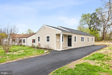 8 W Minuit Drive, New Castle, DE 19720 - MLS#: DENC2079724