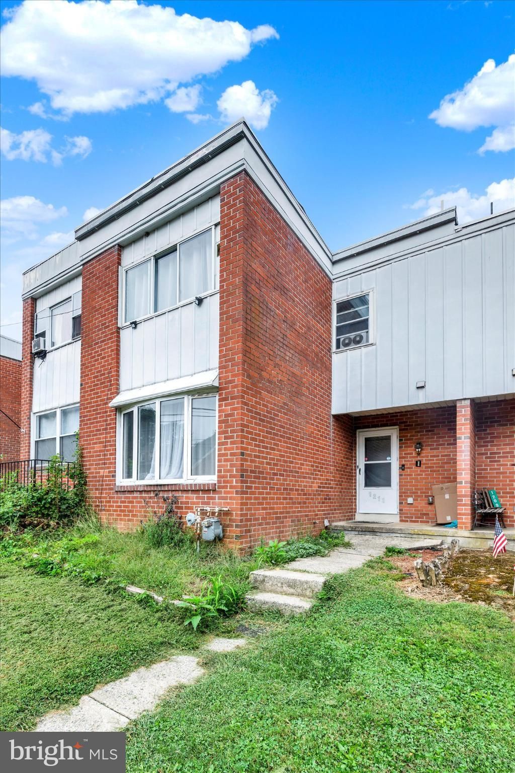 Photo of 1211 Wabank St, LANCASTER, PA 17603 (MLS # PALA2076398)