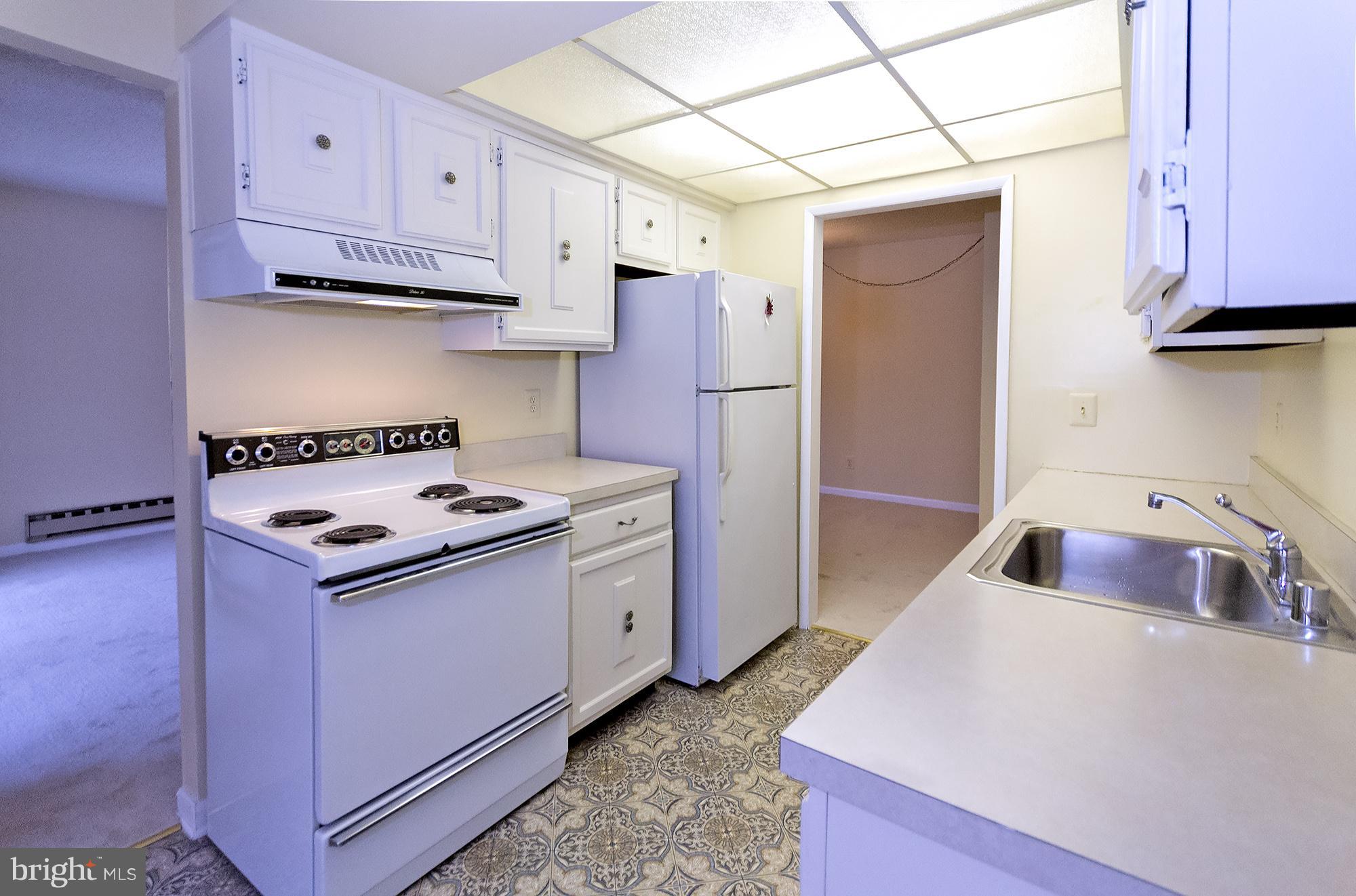 ROSSMOOR MUTUAL #19B - Residential Lease