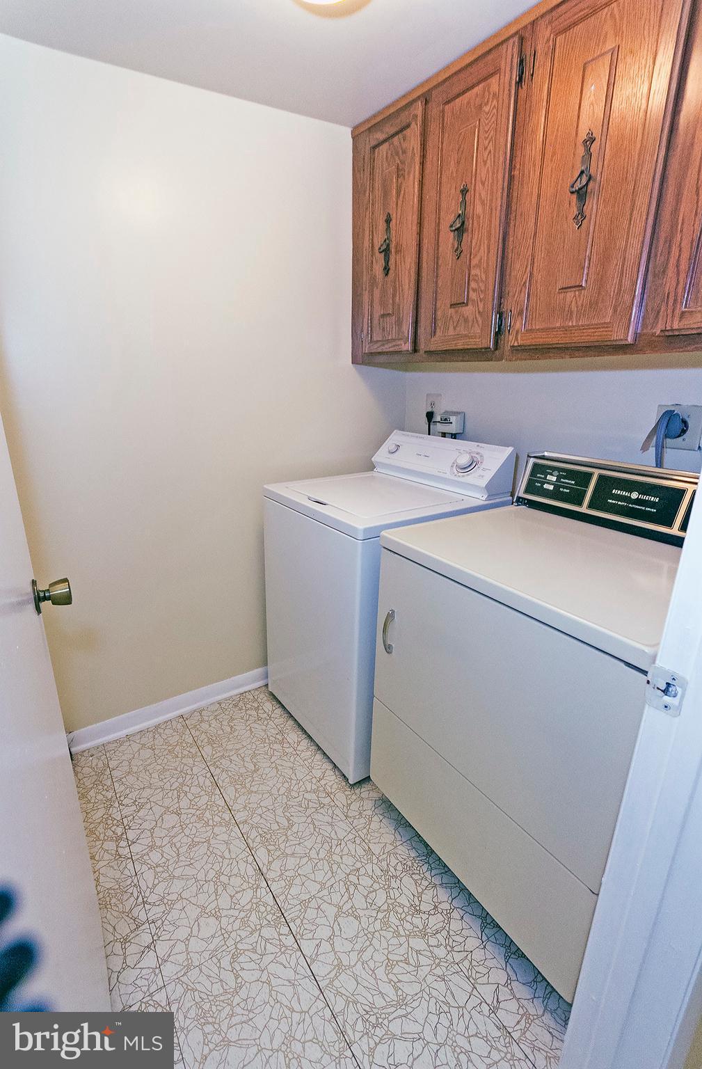 ROSSMOOR MUTUAL #19B - Residential Lease