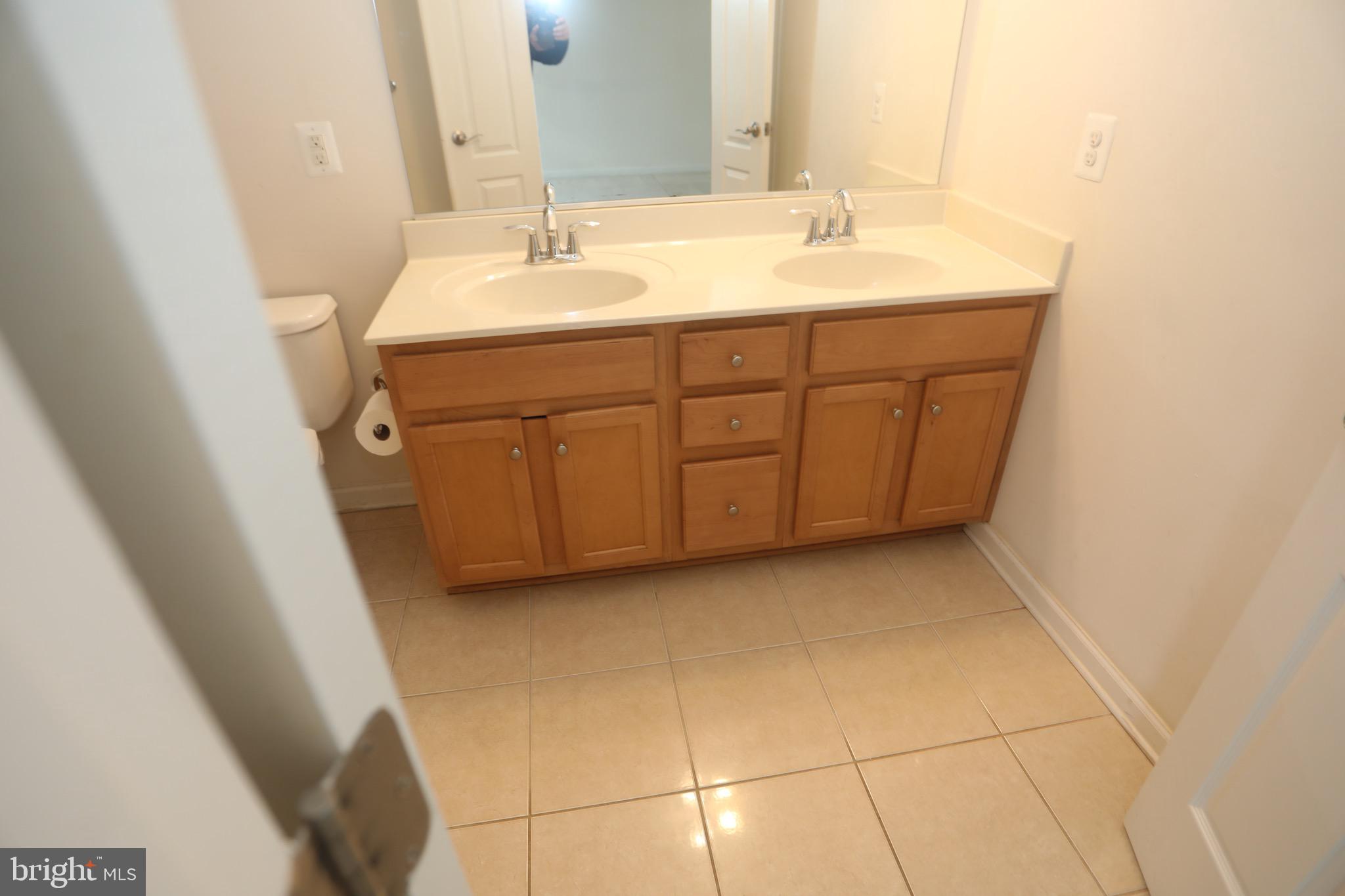 MARKET SQUARE - Residential Lease