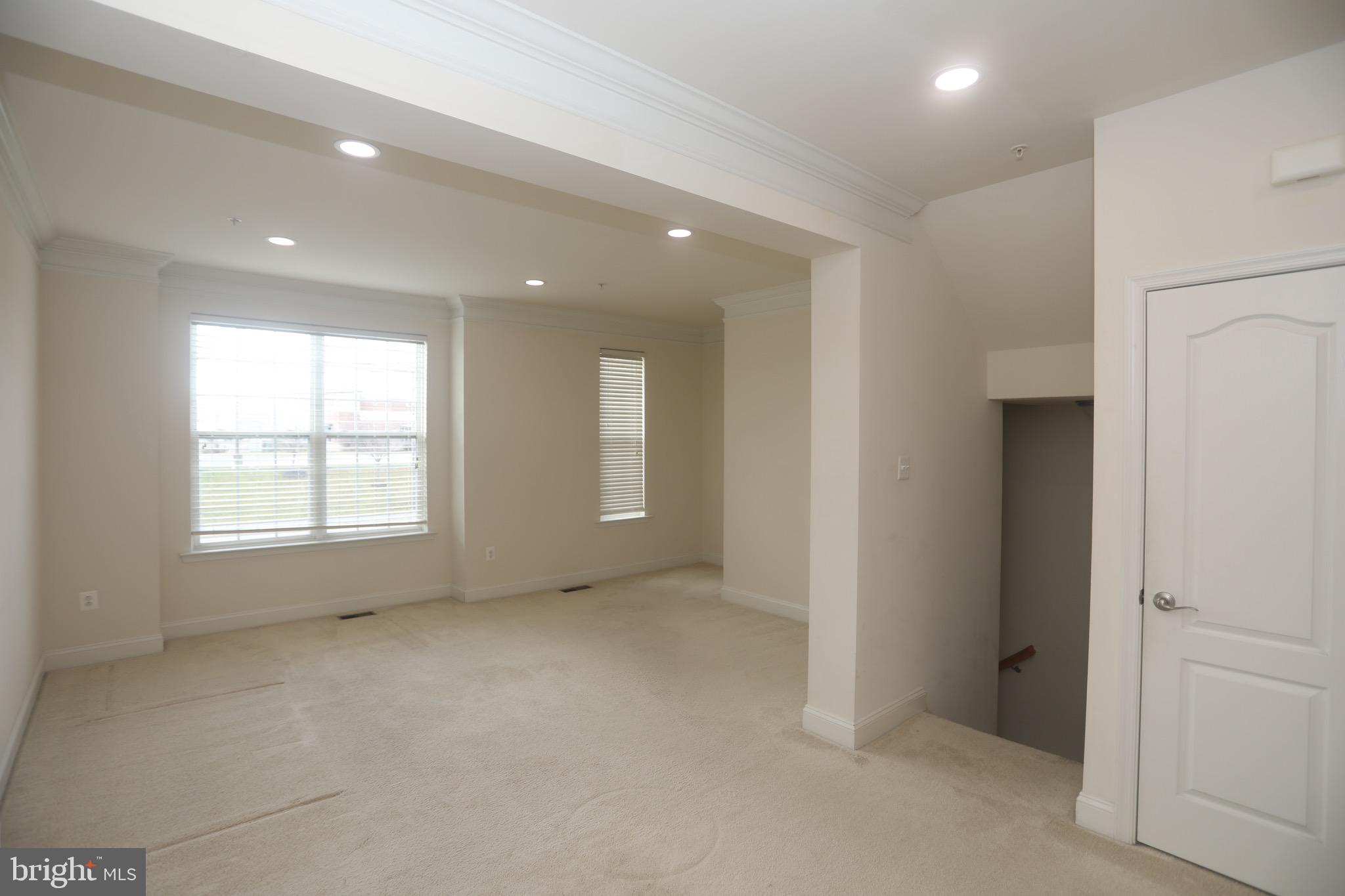 MARKET SQUARE - Residential Lease