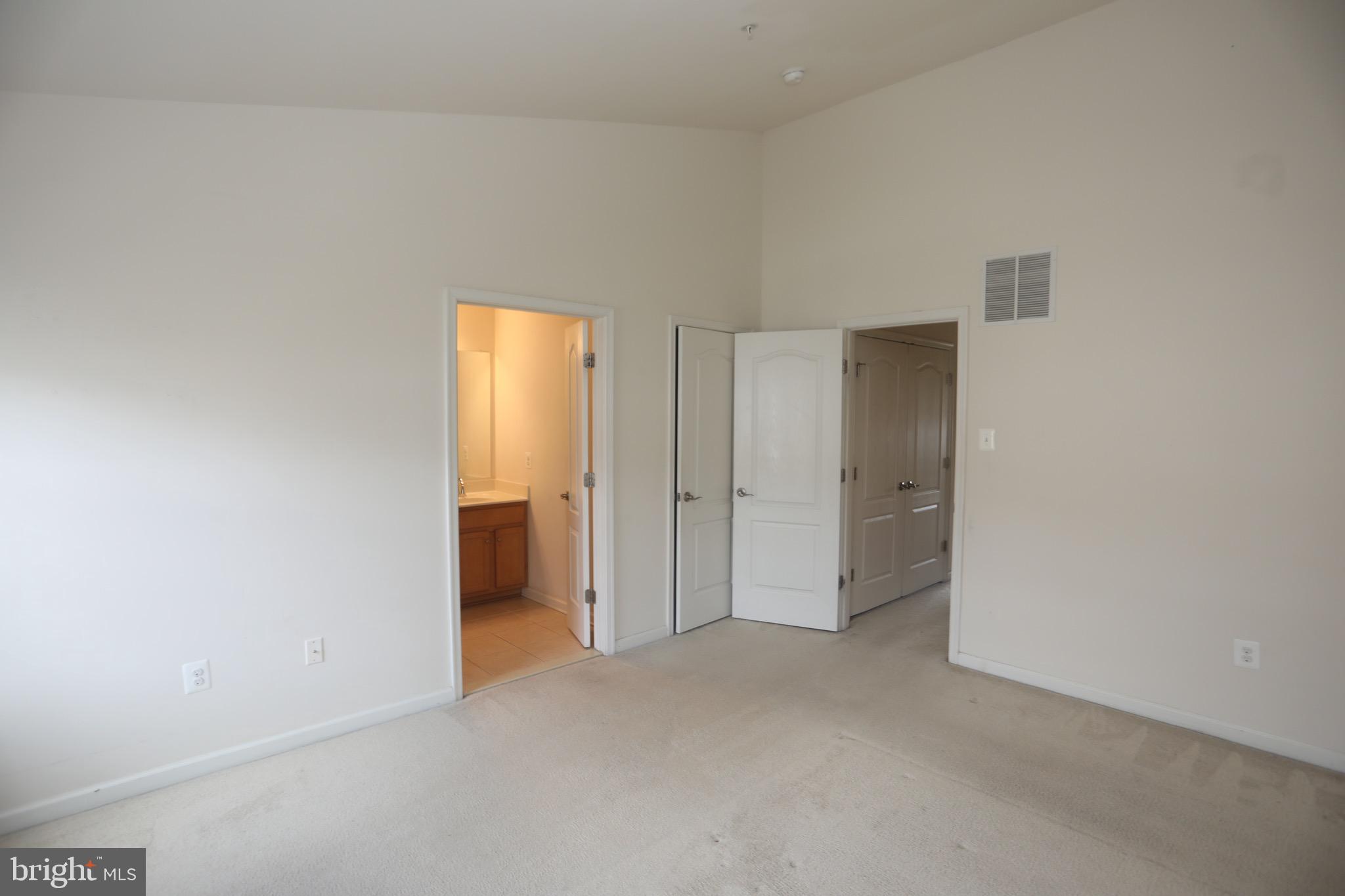 MARKET SQUARE - Residential Lease