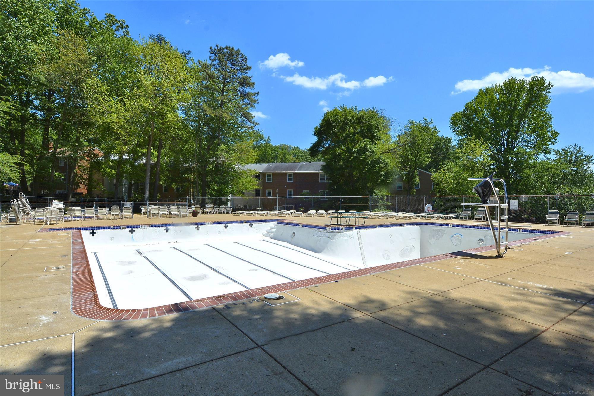 STRATHMEADE SQUARE - Residential Lease