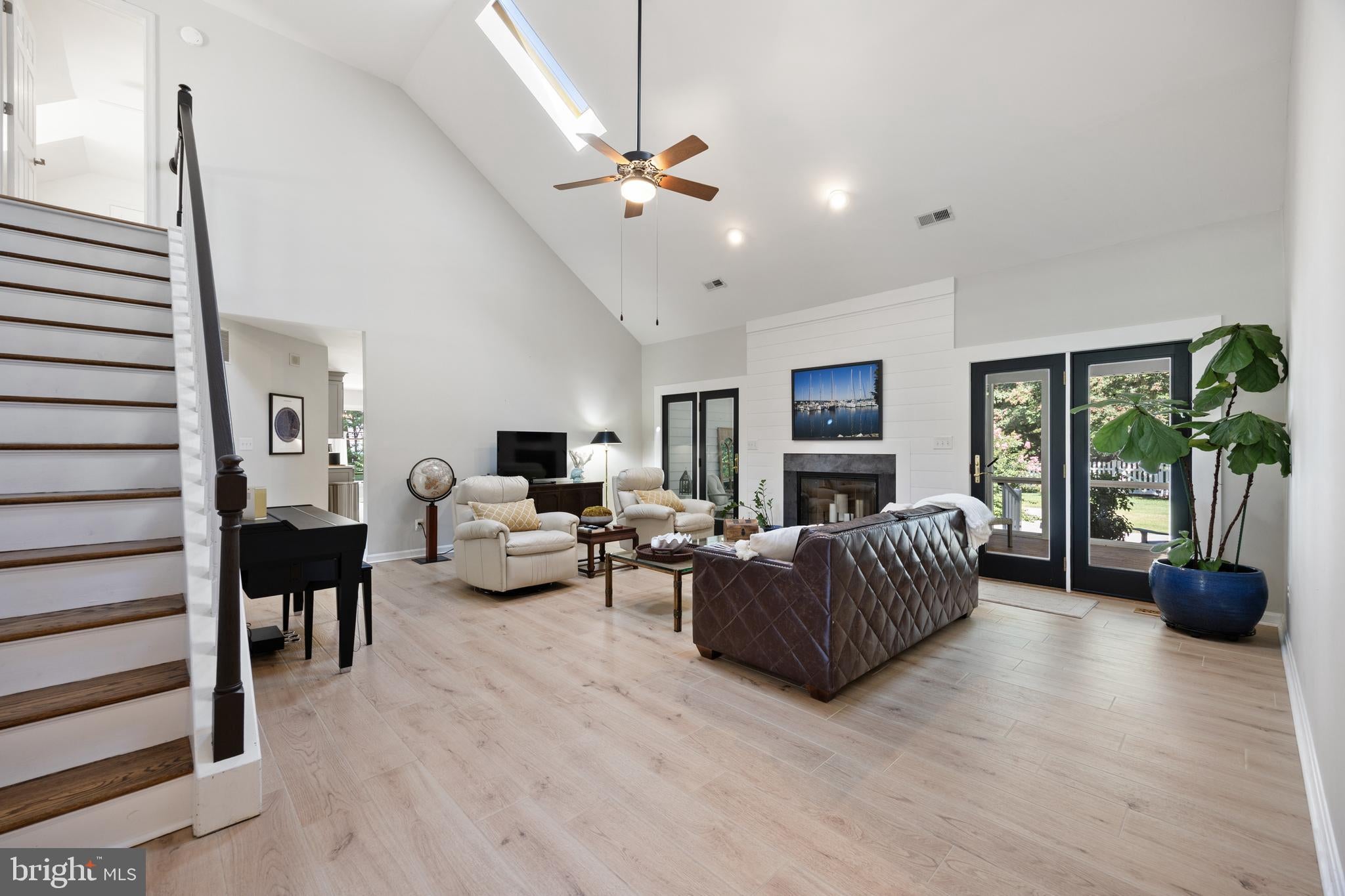 330 PROSPECT BAY DRIVE W