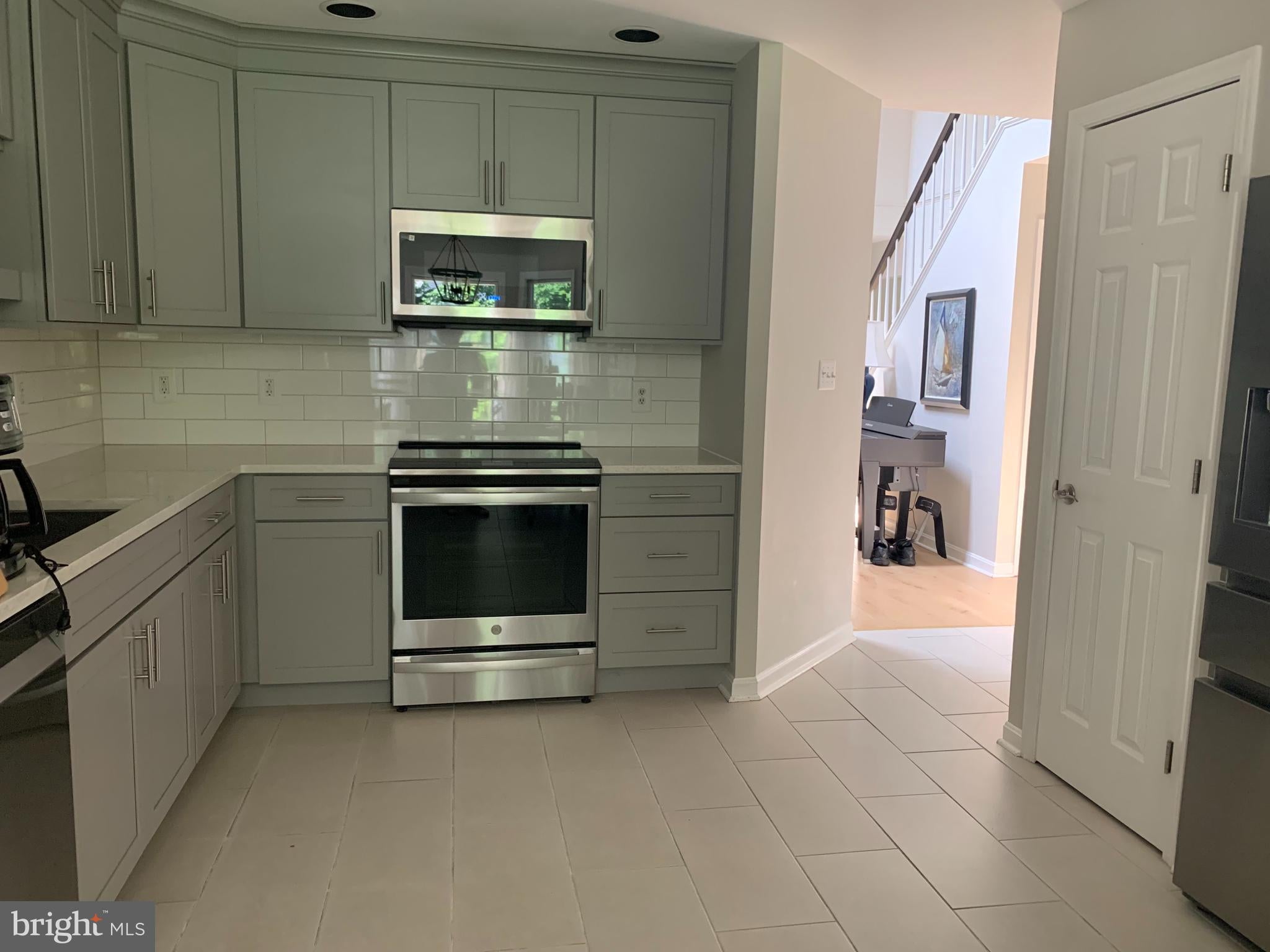 330 PROSPECT BAY DRIVE W