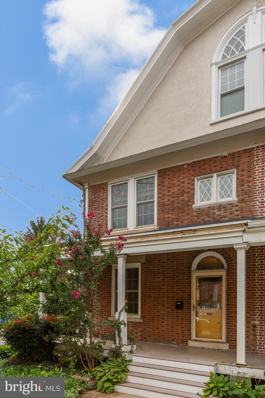 24 RACE AVENUE