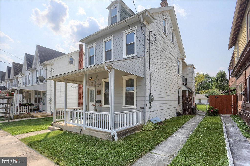 Photo of 931 SPRUCE ST, COLUMBIA, PA 17512 (MLS # PALA2037882)
