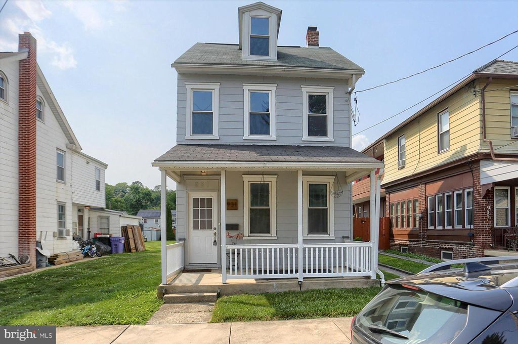 Photo of 931 SPRUCE ST, COLUMBIA, PA 17512 (MLS # PALA2037882)