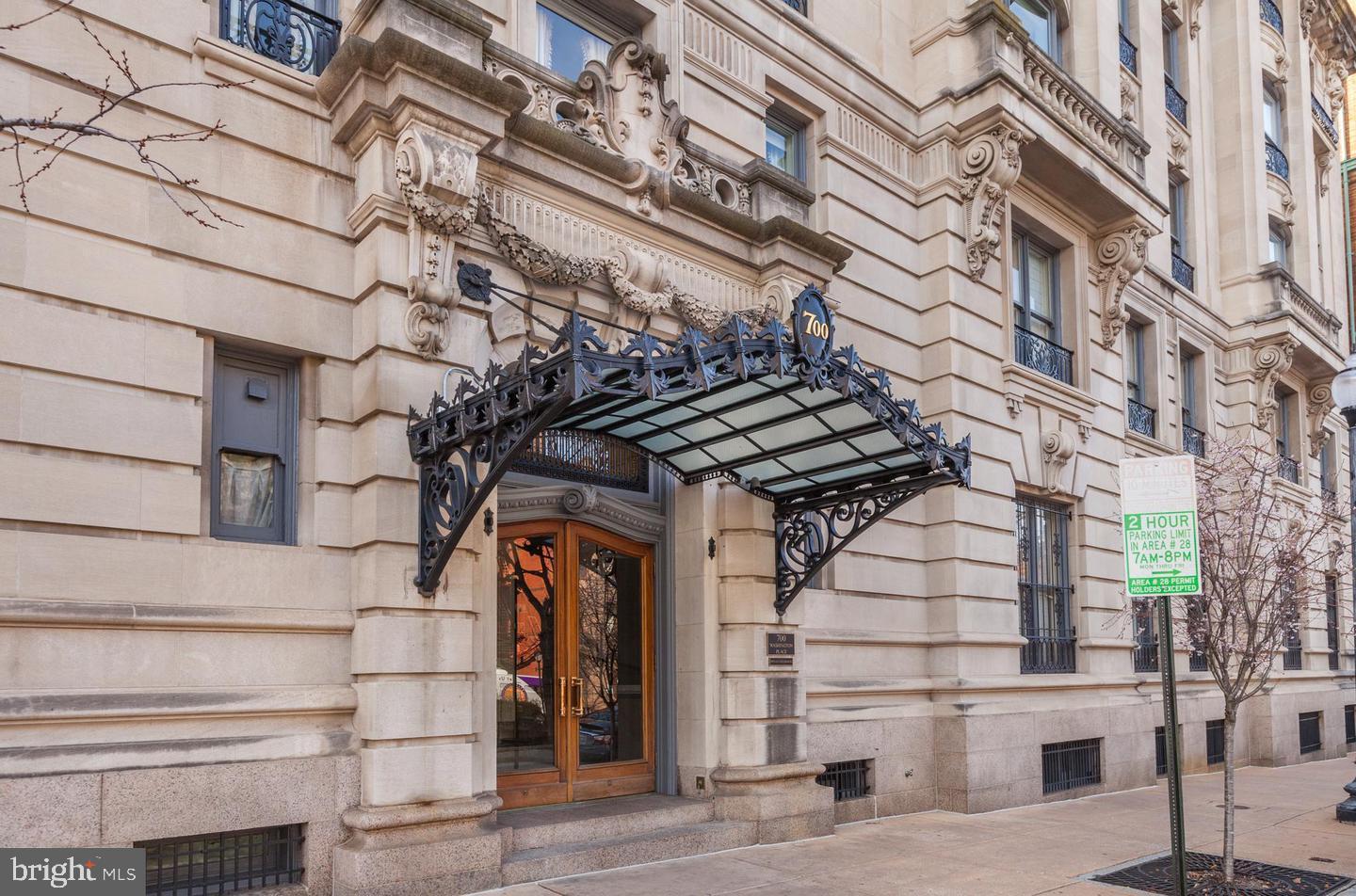 700 WASHINGTON PLACE 1F