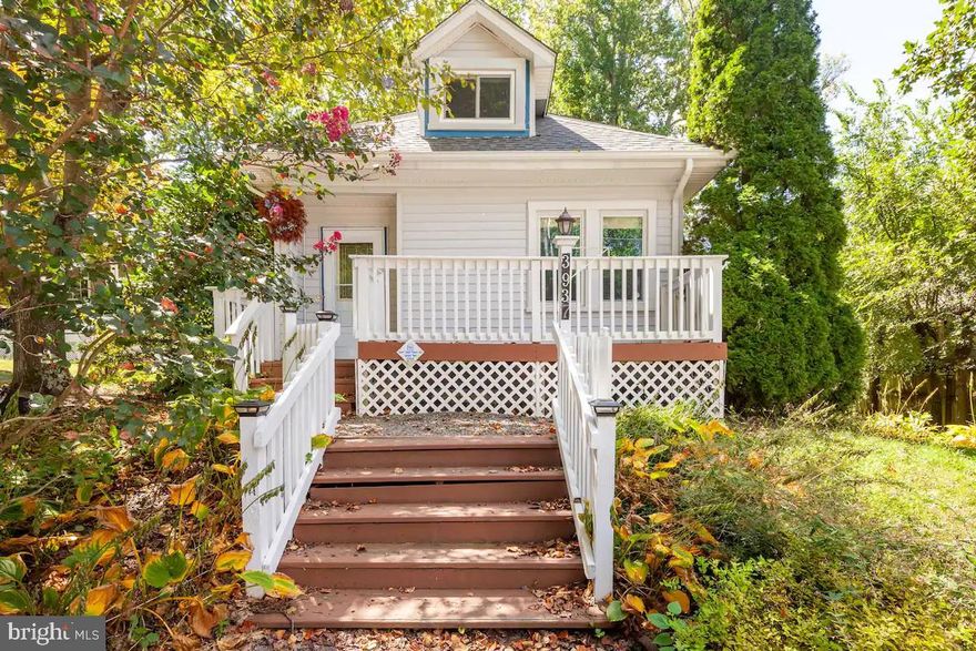 This home is a generously-sized cottage in North Beach, the jewel of the Chesapeake Bay. It’s a short stroll to the seaside, boardwalk, restaurants, shopping, and so much more! This home offers 3 bedrooms, 2 full bathrooms, a living room,  dining room, a deck for entertaining off of the kitchen. 

$38 App fee per adult - Use Rent Spree to apply.  Renters insurance is required.