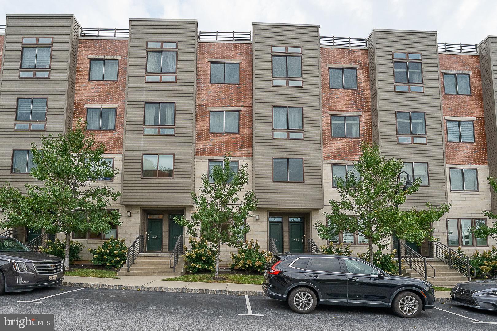 407 LAKEVIEW COURT 5 LOWER