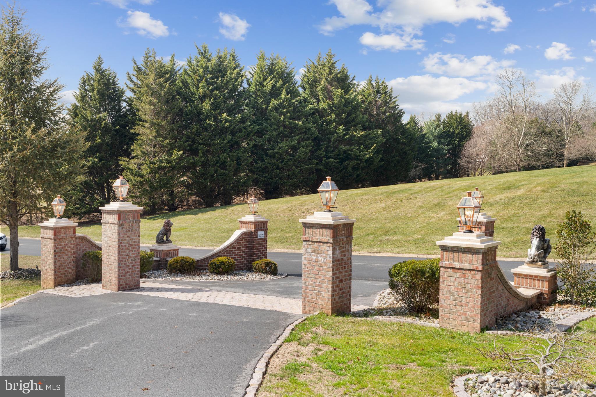 FALLS CREST - Residential