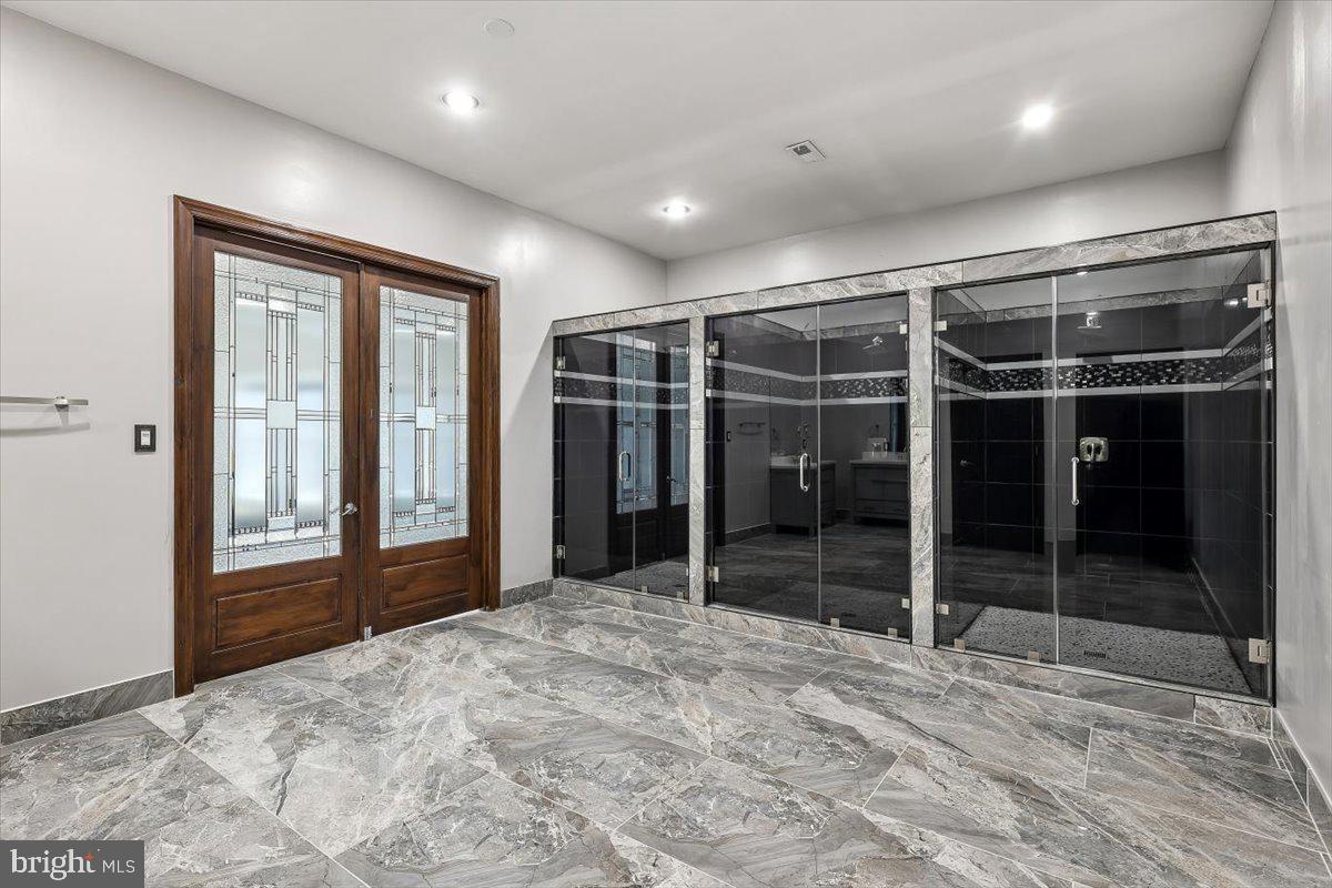 FALLS CREST - Residential