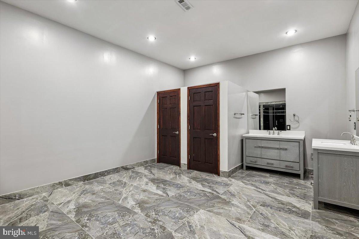 FALLS CREST - Residential