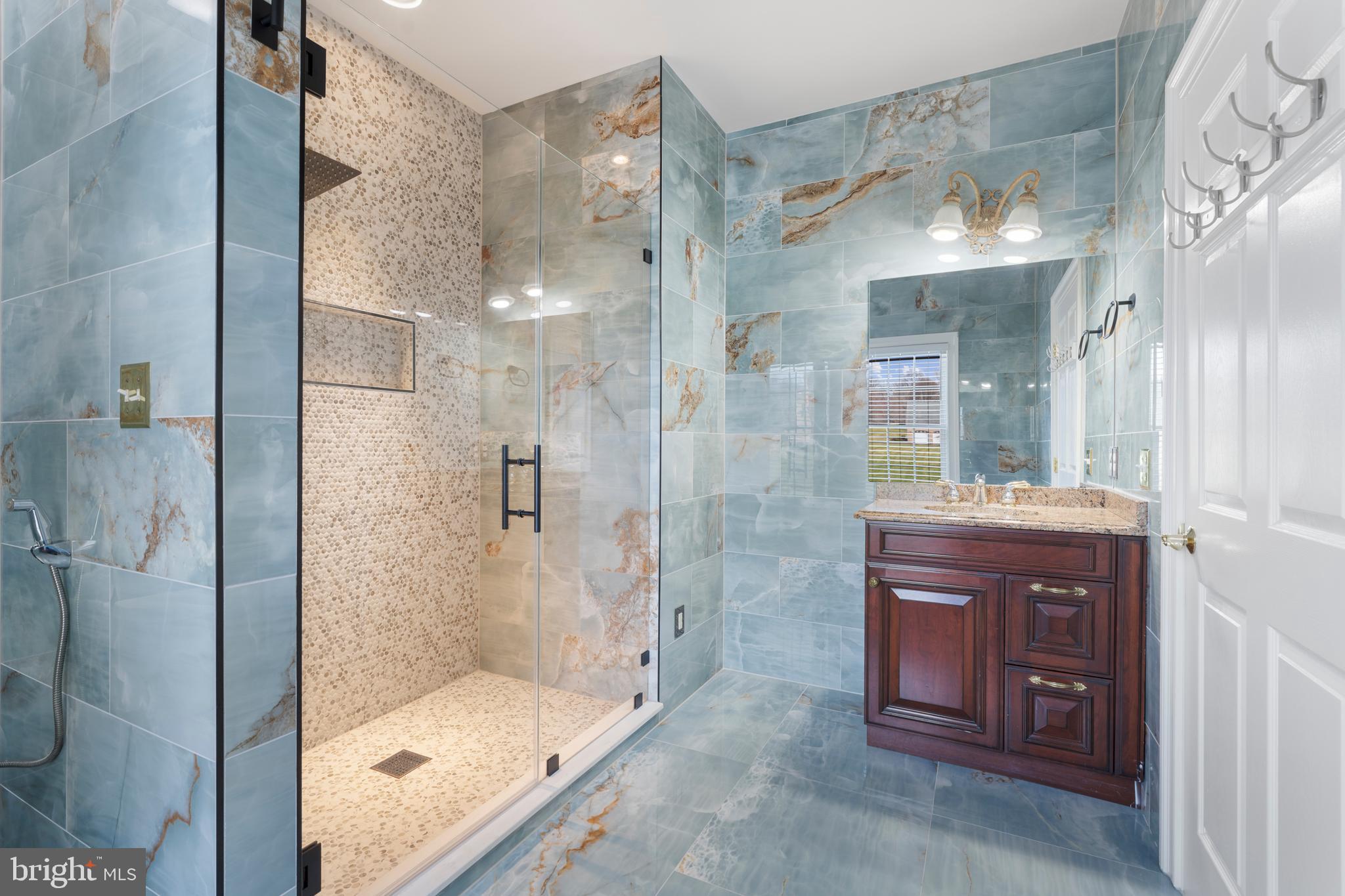 FALLS CREST - Residential