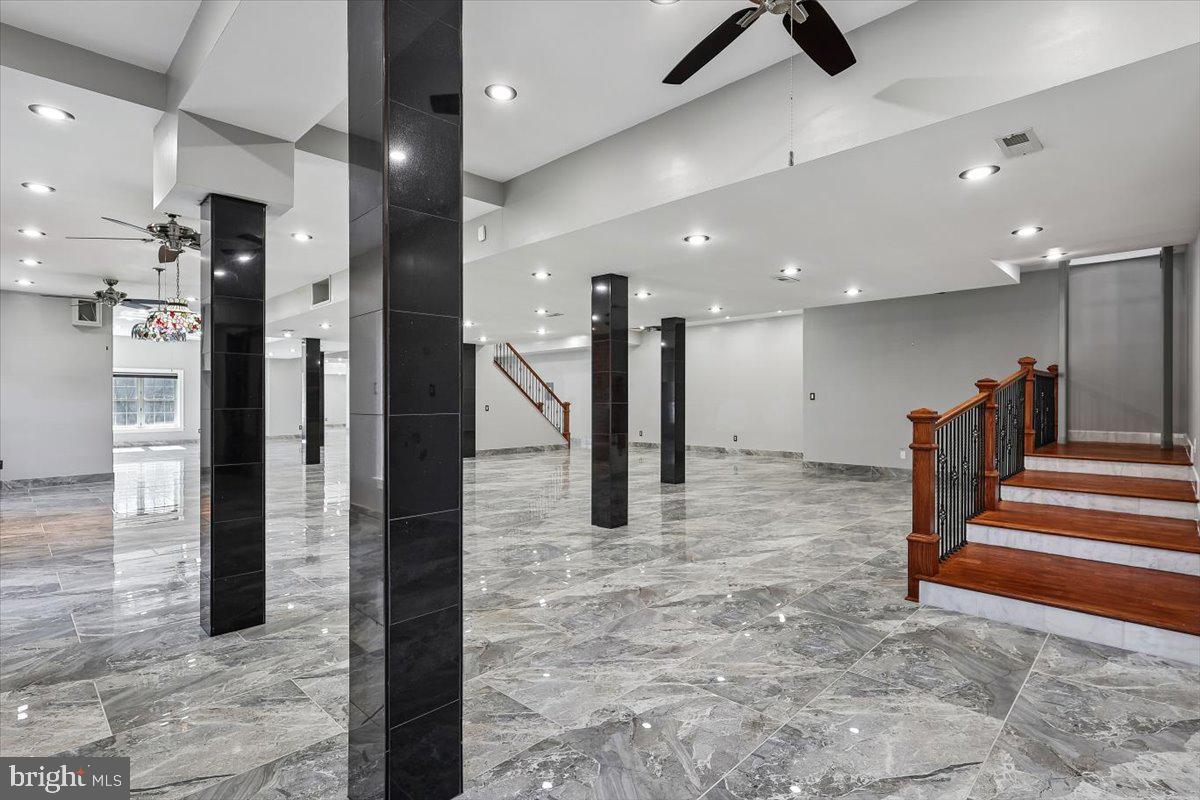 FALLS CREST - Residential