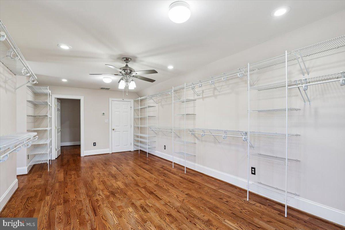 FALLS CREST - Residential