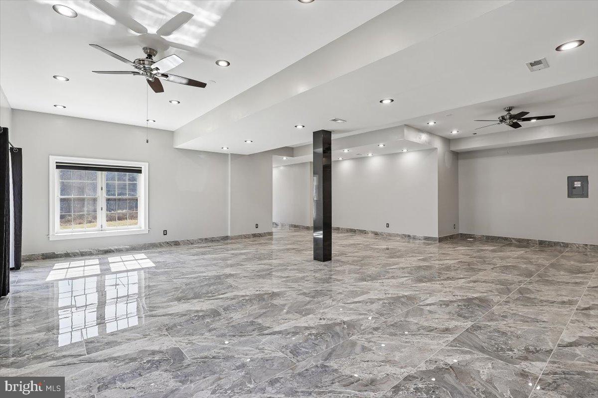 FALLS CREST - Residential