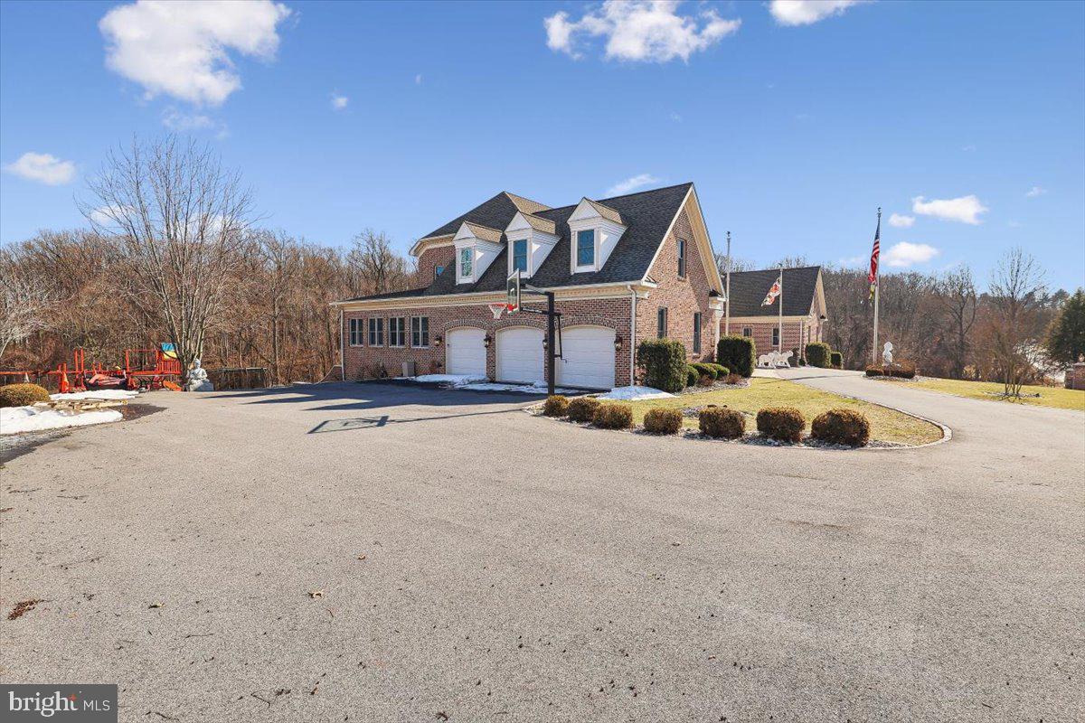 FALLS CREST - Residential