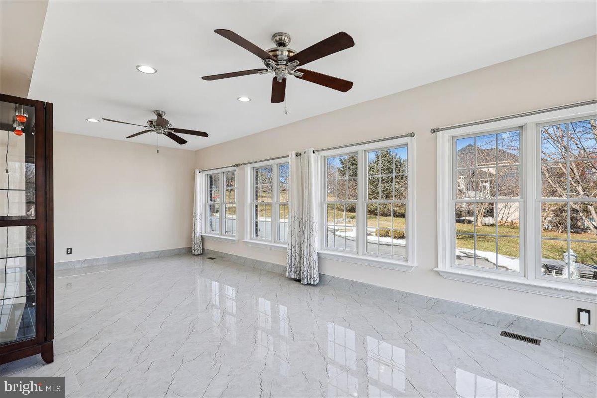 FALLS CREST - Residential