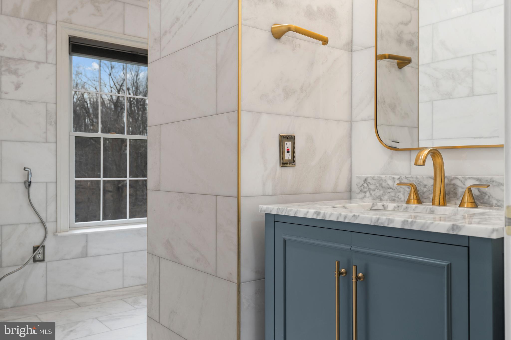 FALLS CREST - Residential