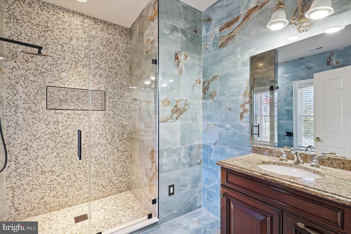 FALLS CREST - Residential