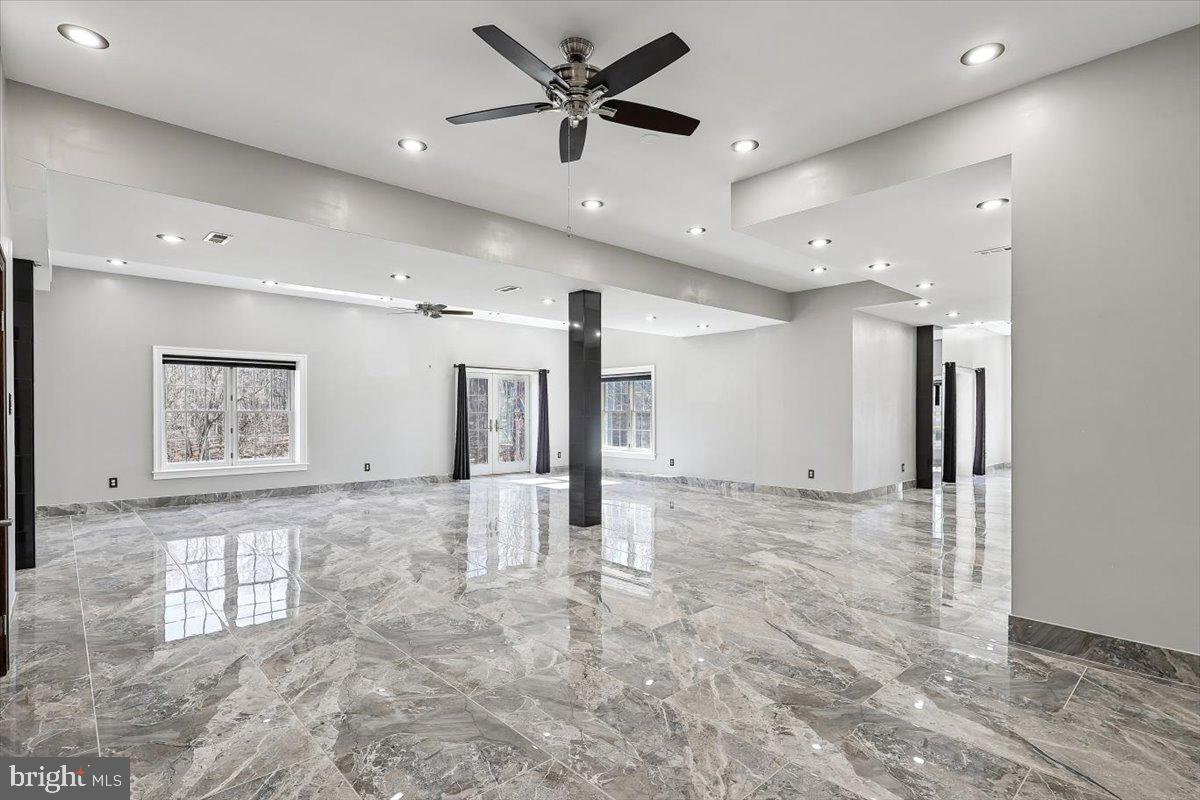 FALLS CREST - Residential