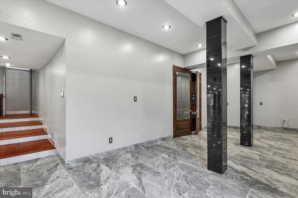 FALLS CREST - Residential