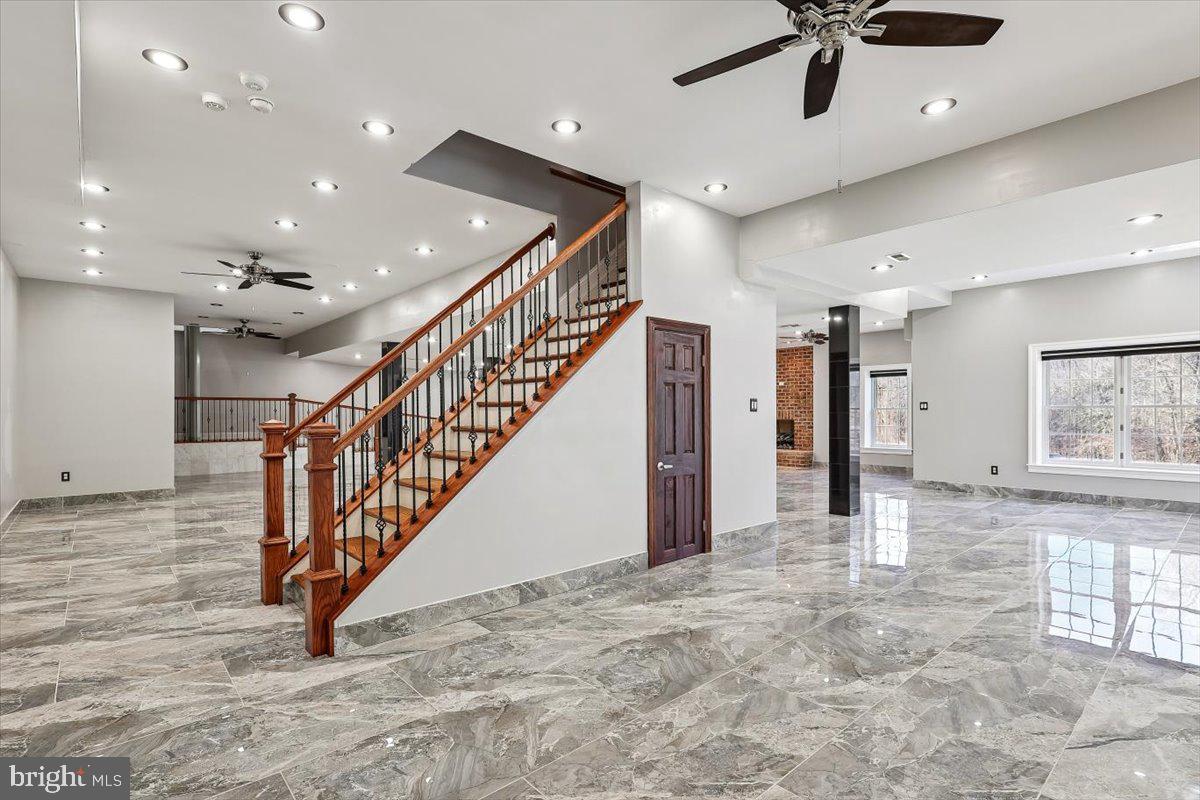 FALLS CREST - Residential