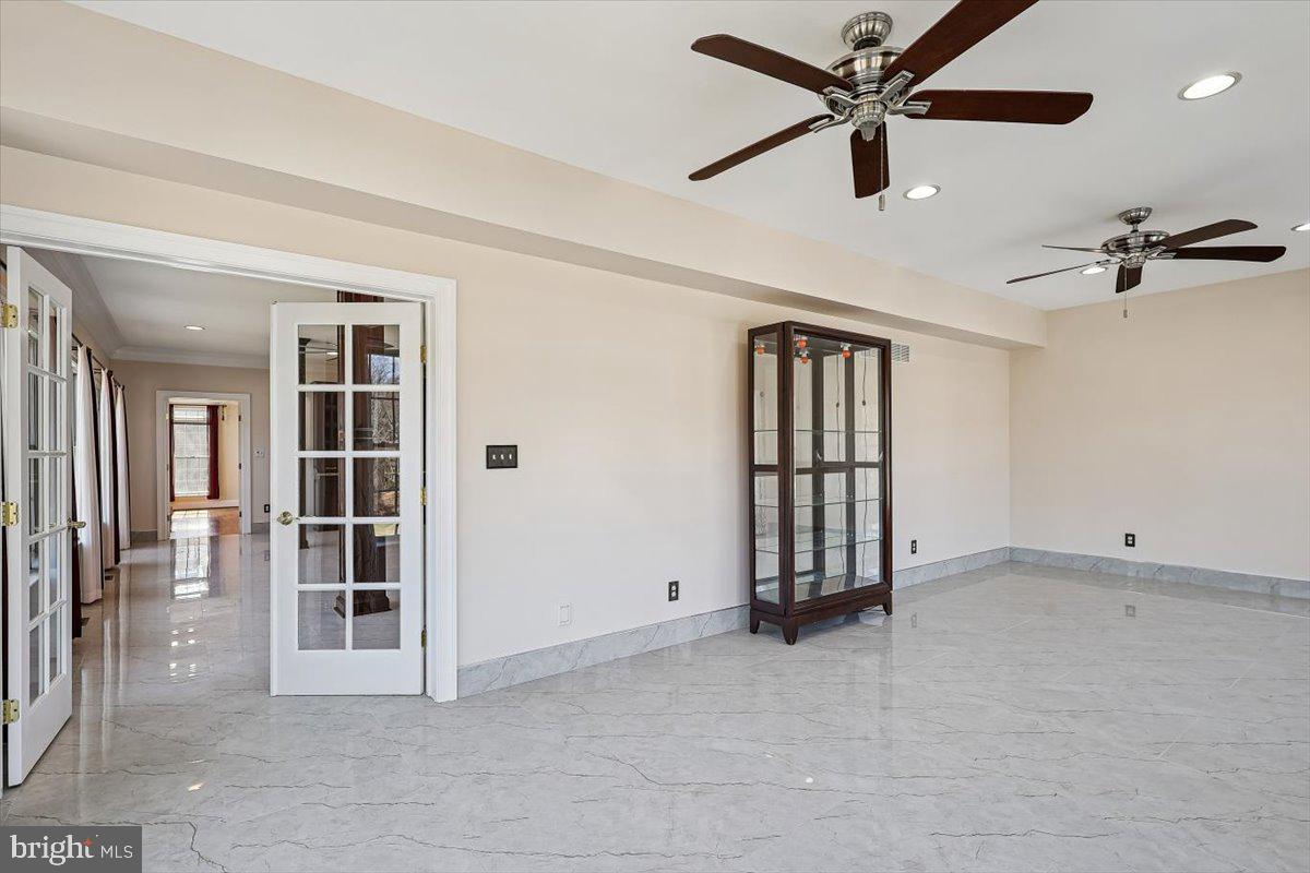 FALLS CREST - Residential