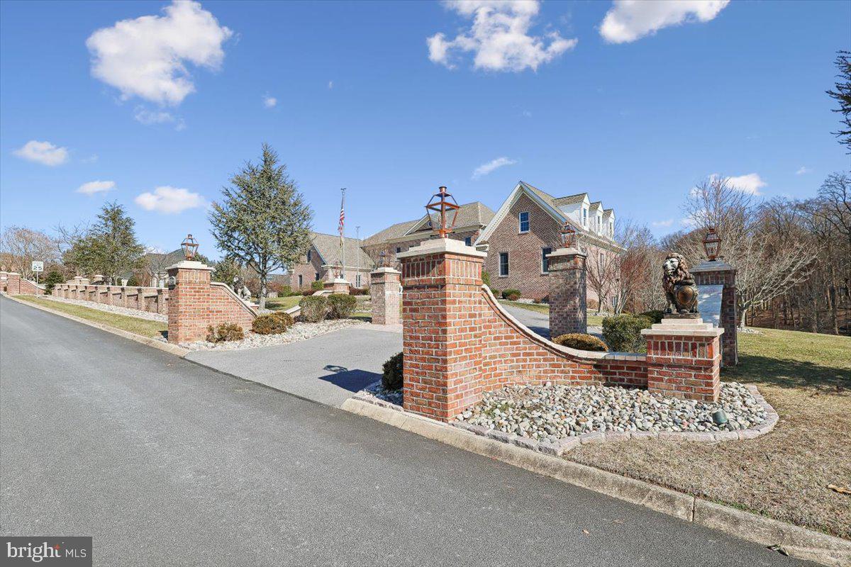 FALLS CREST - Residential