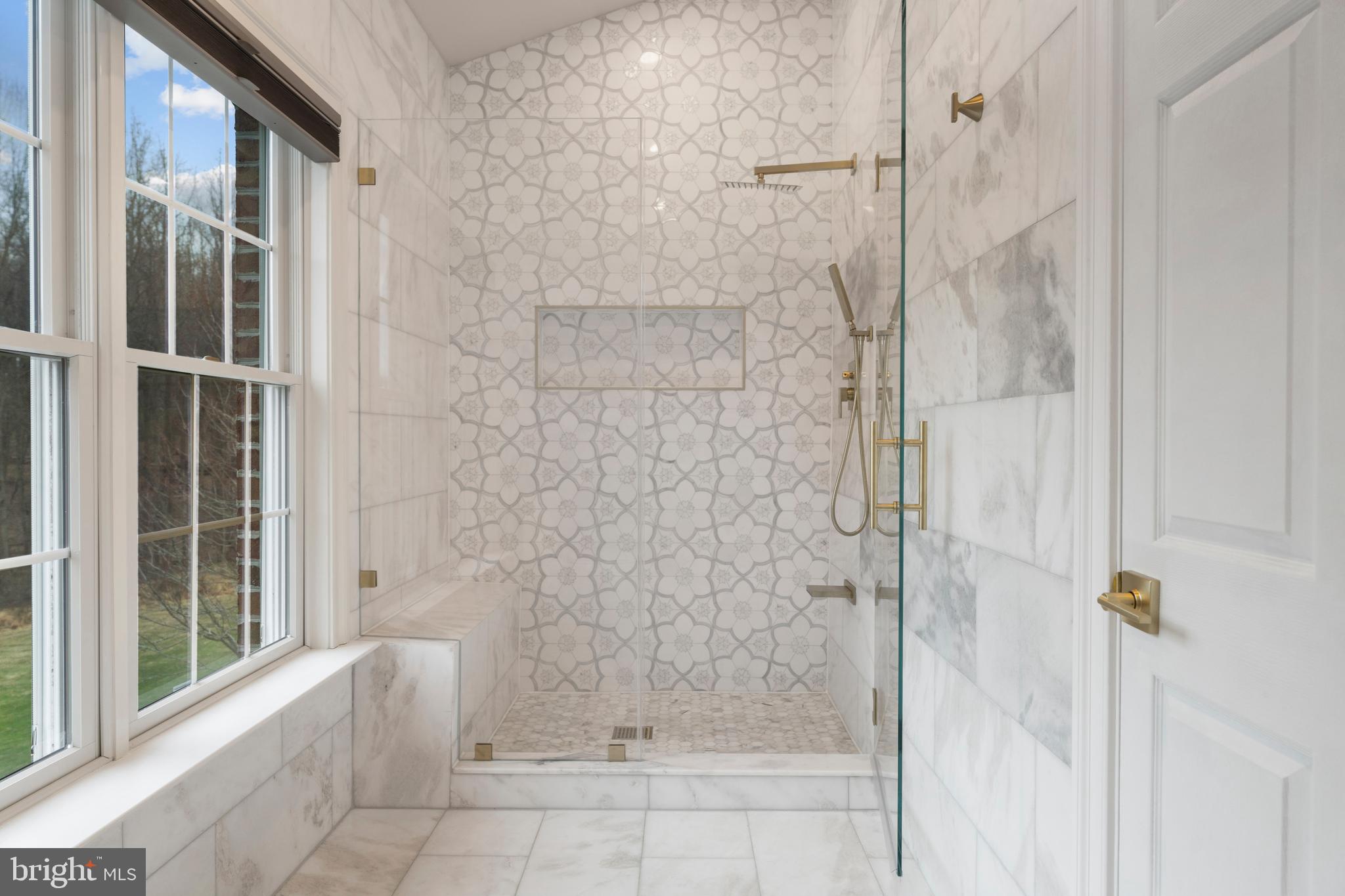 FALLS CREST - Residential