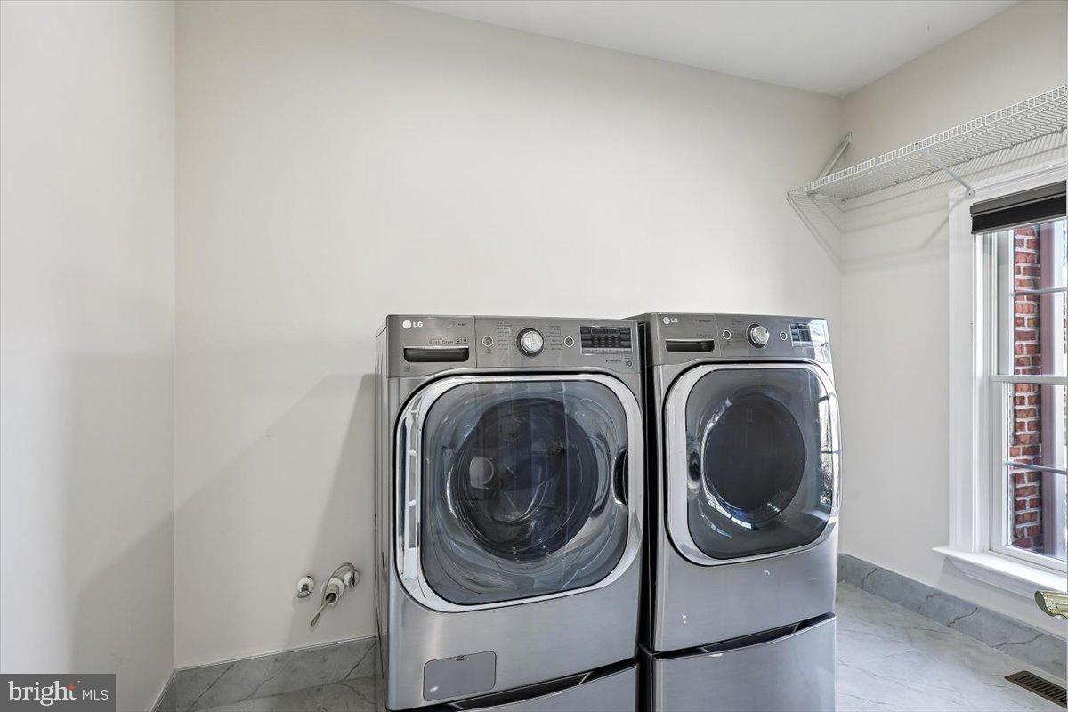 FALLS CREST - Residential