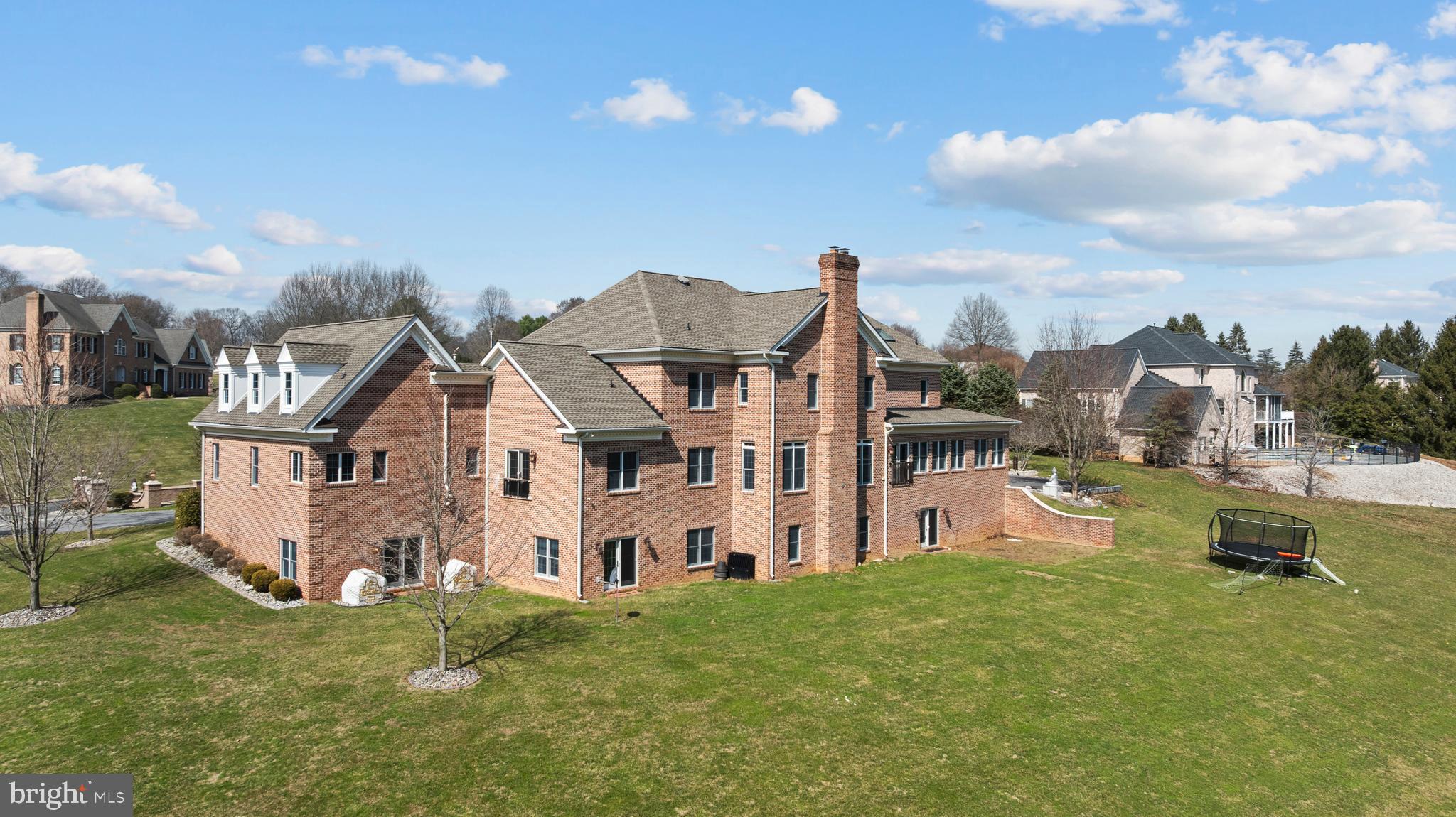 FALLS CREST - Residential