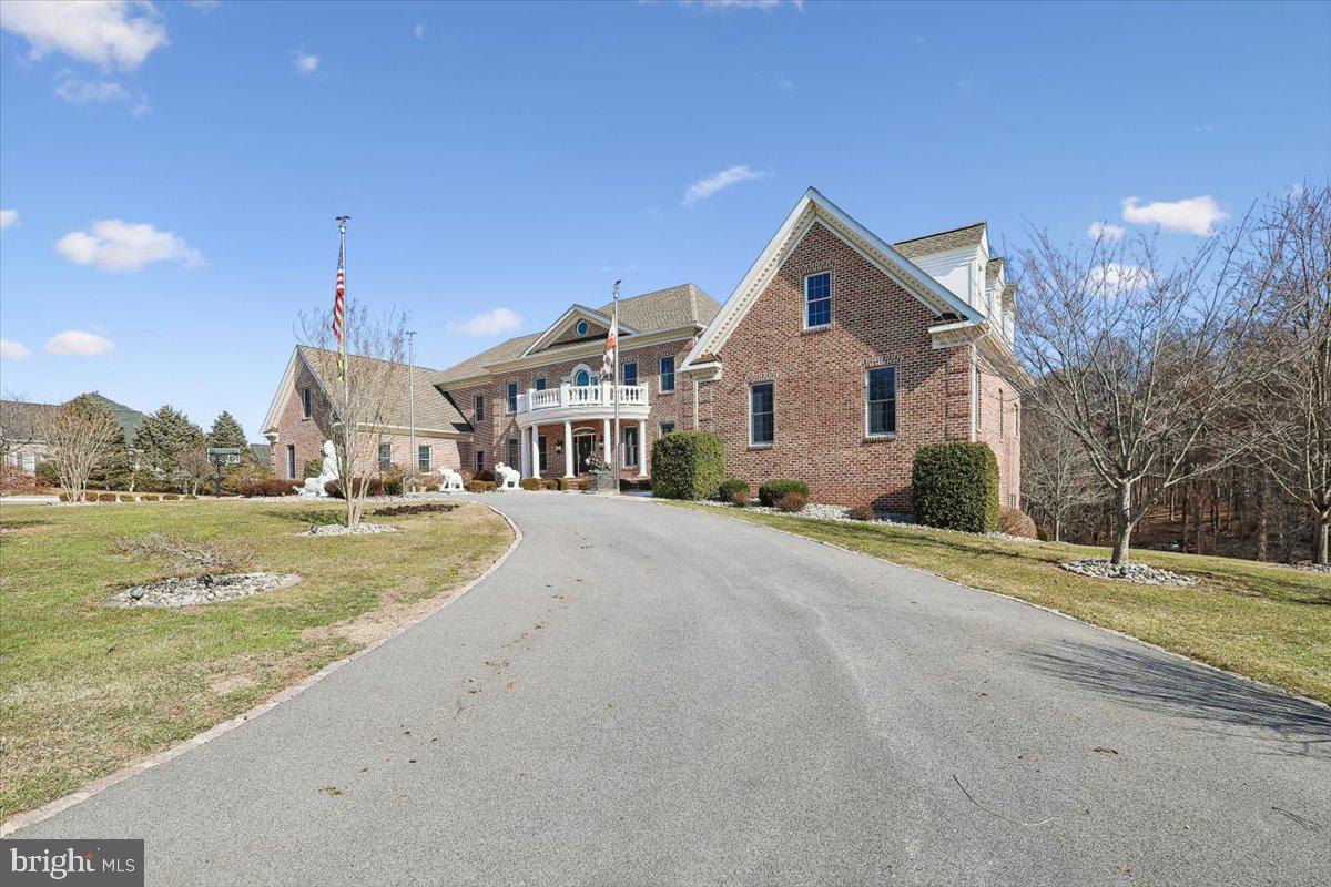 FALLS CREST - Residential