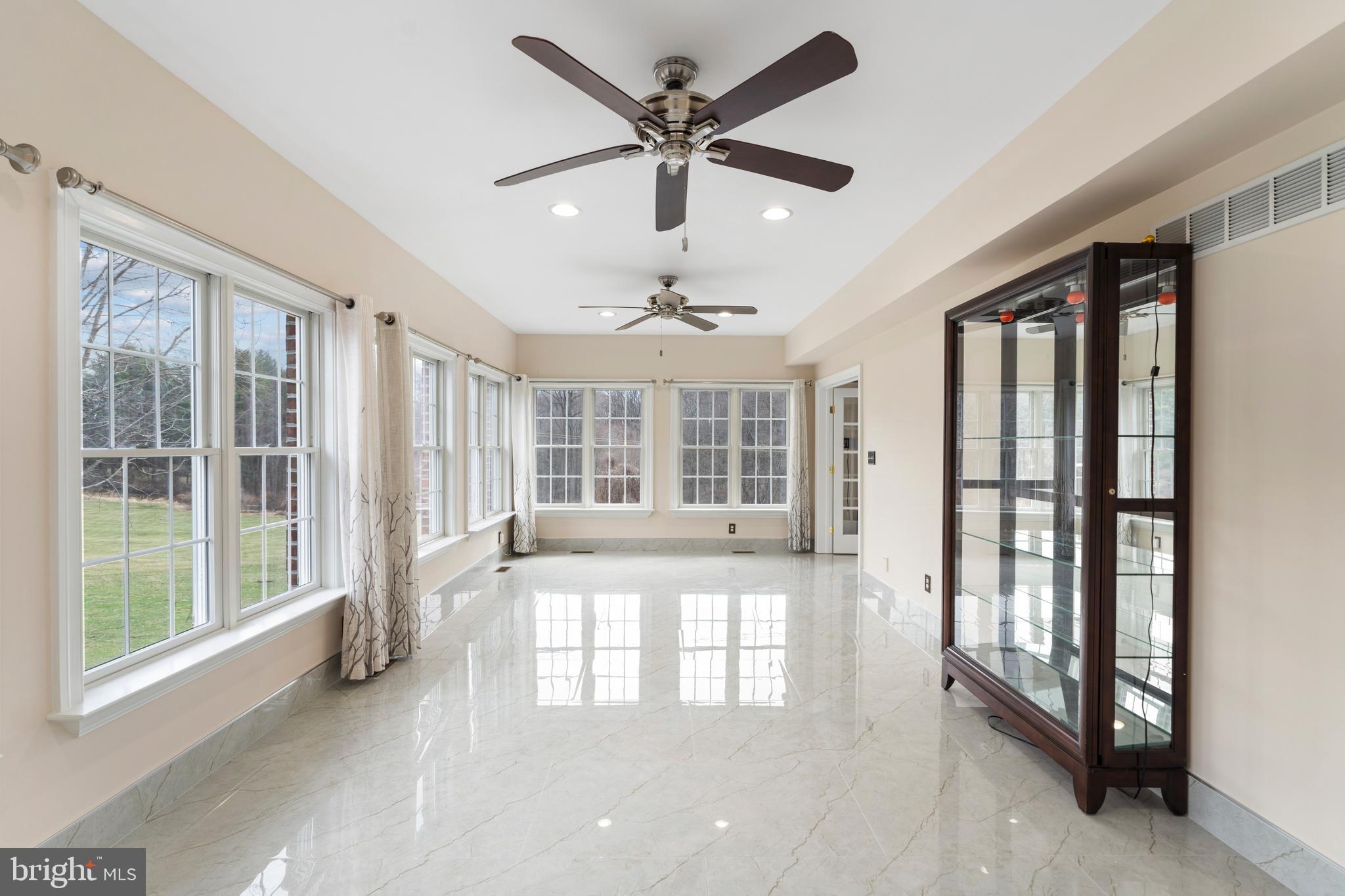 FALLS CREST - Residential