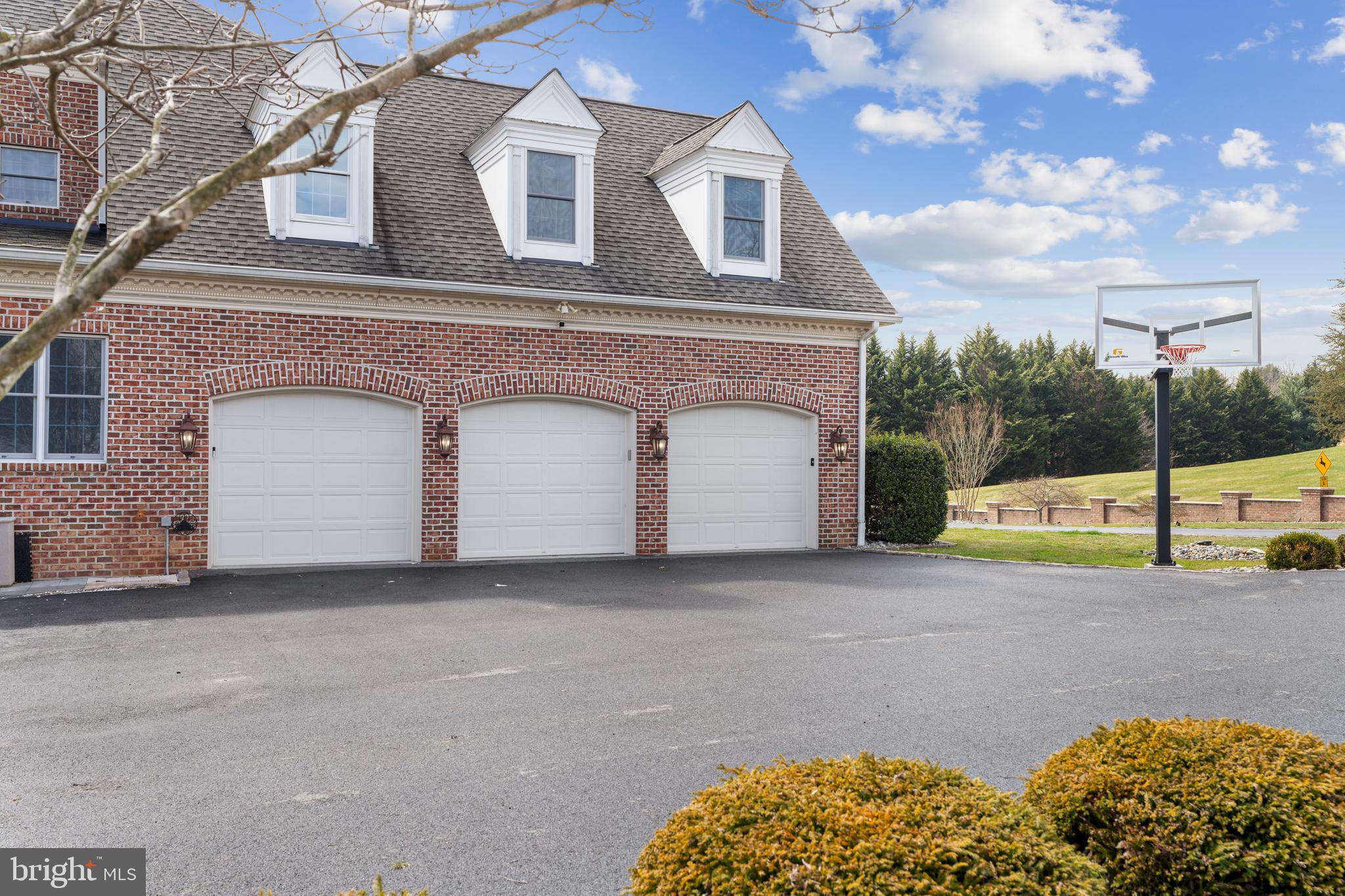 FALLS CREST - Residential