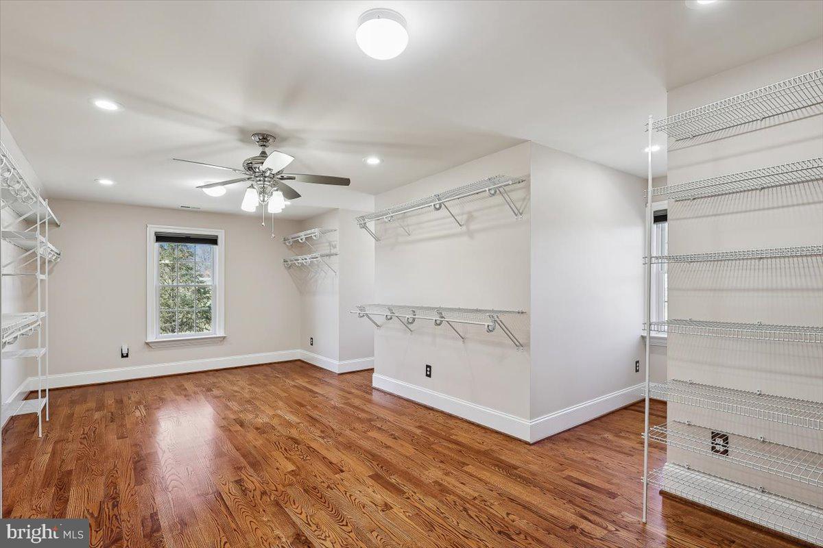 FALLS CREST - Residential