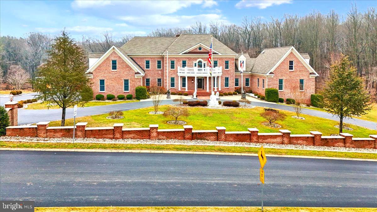 FALLS CREST - Residential