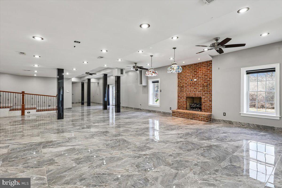 FALLS CREST - Residential