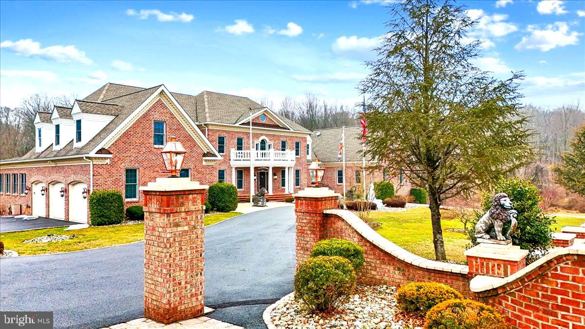 FALLS CREST - Residential